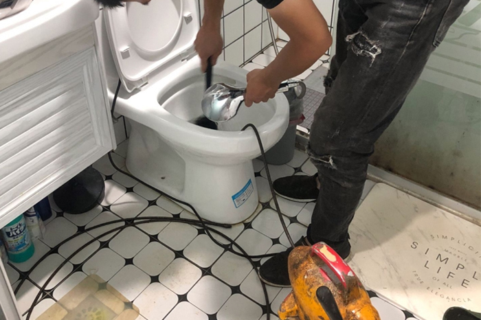 昌江马桶堵塞自己疏通还是找师傅?专业上门服务让你省时更省心